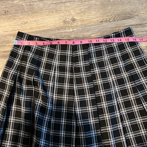 H&M plaid pleated skirt, Size 10 NWT - Picture 3 of 4